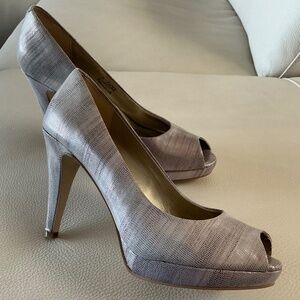 Sacha London, Size 9, Soft Shimmery Lilac Peep Toe Leather Upper Pumps.